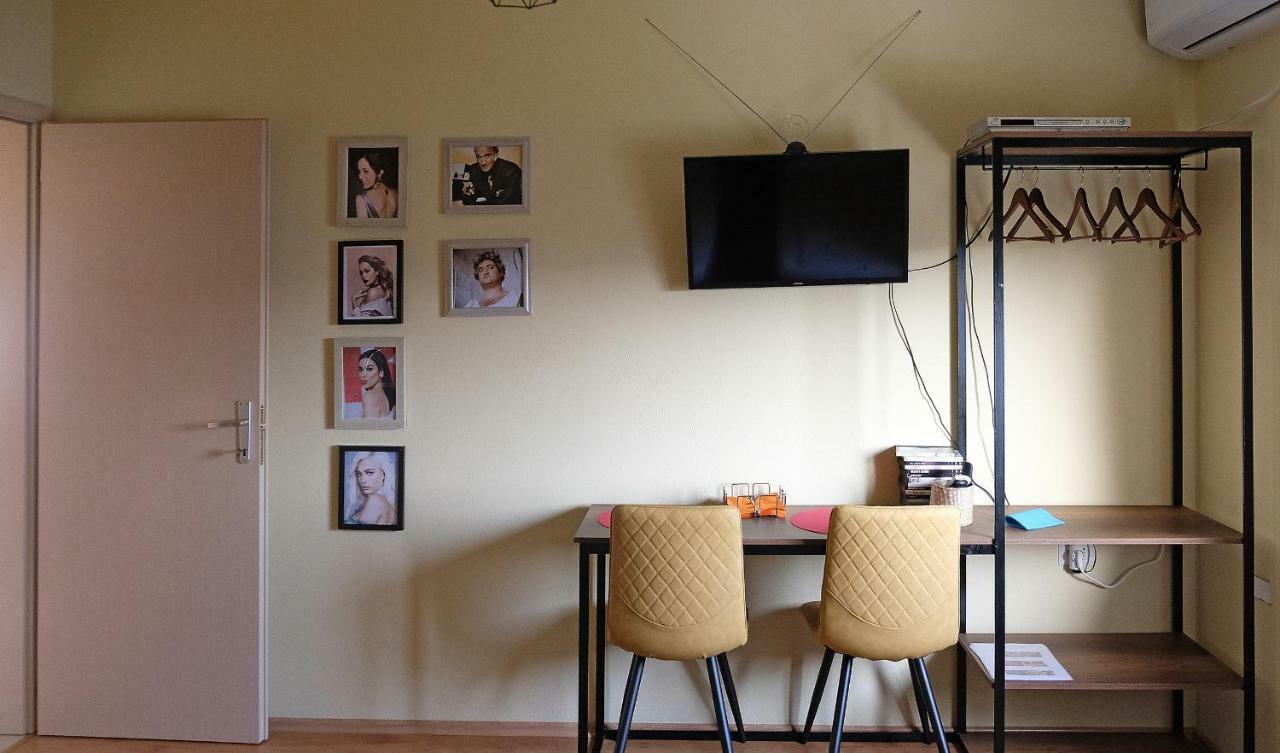 Friends Terrace Apartment Tirana Bagian luar foto